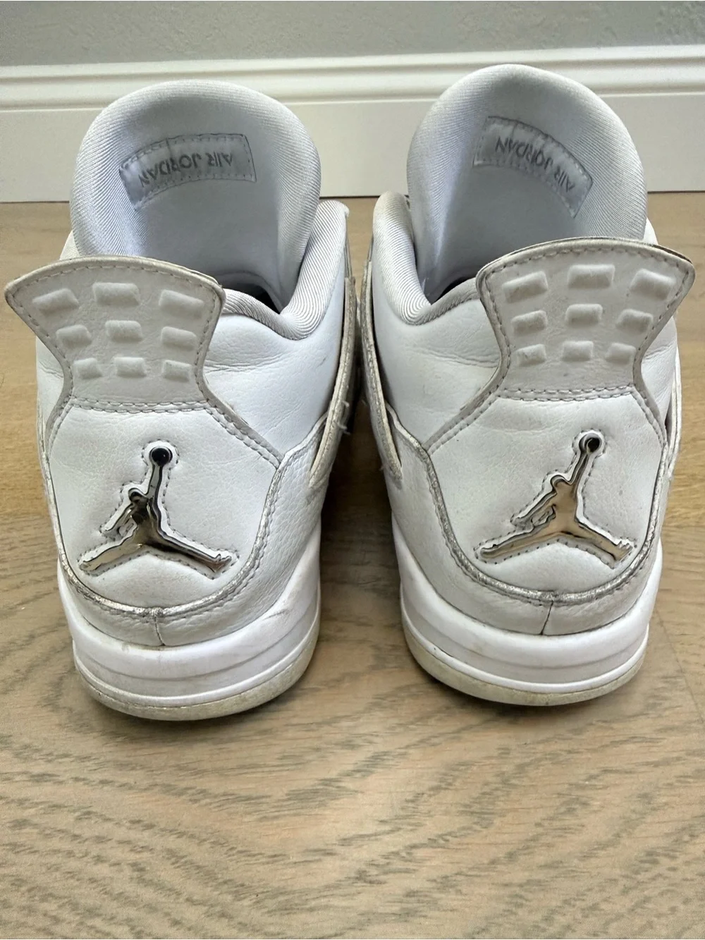 Jordan 4 Retro Sneakers